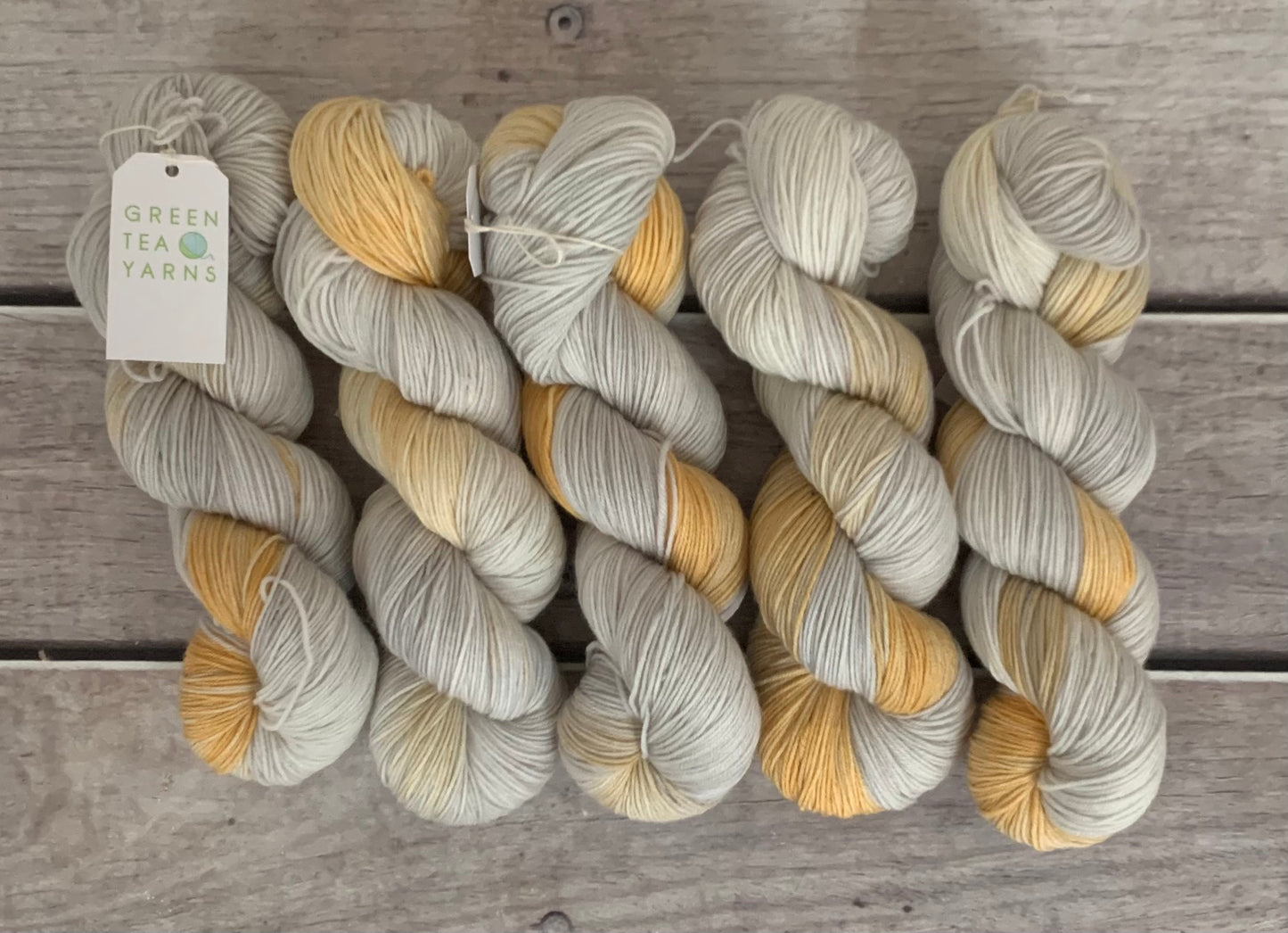 Eggshell + specks ooak - merino/ nylon sock yarn - Darjeeling