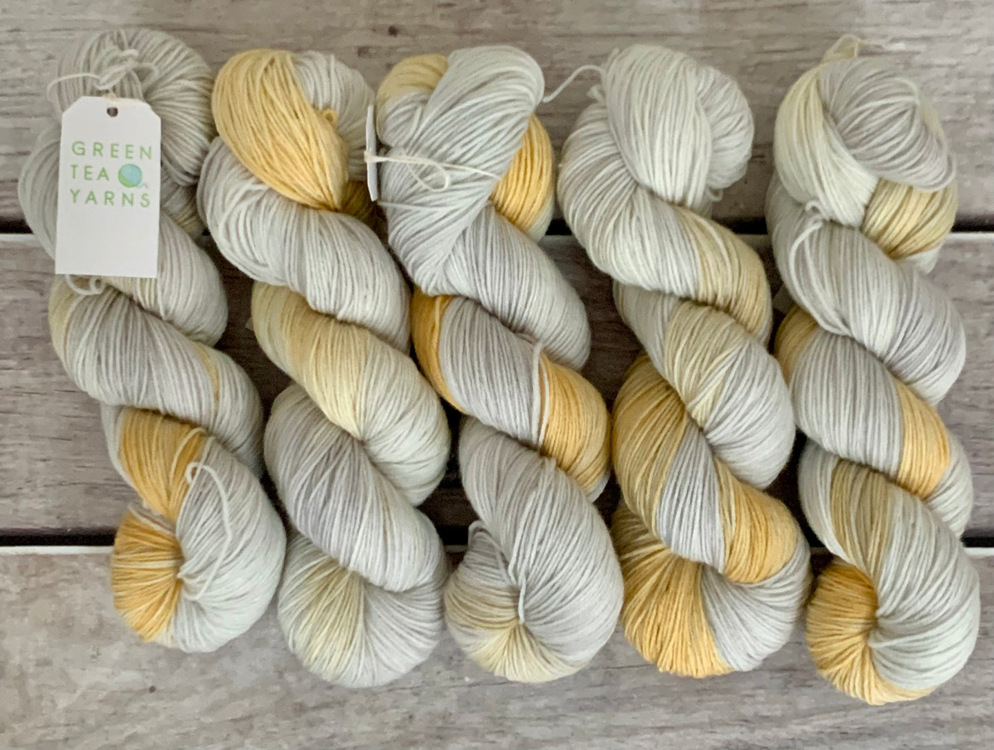 Eggshell + specks ooak - merino/ nylon sock yarn - Darjeeling