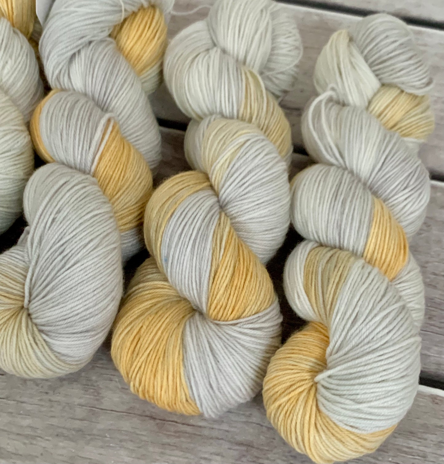 Eggshell + specks ooak - merino/ nylon sock yarn - Darjeeling