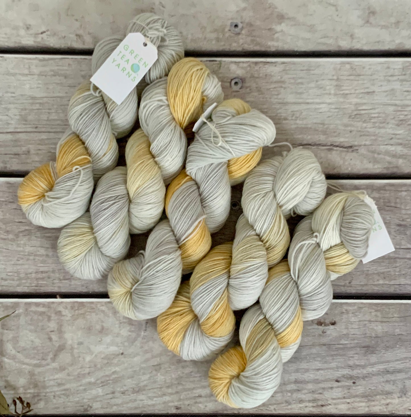 Eggshell + specks ooak - merino/ nylon sock yarn - Darjeeling