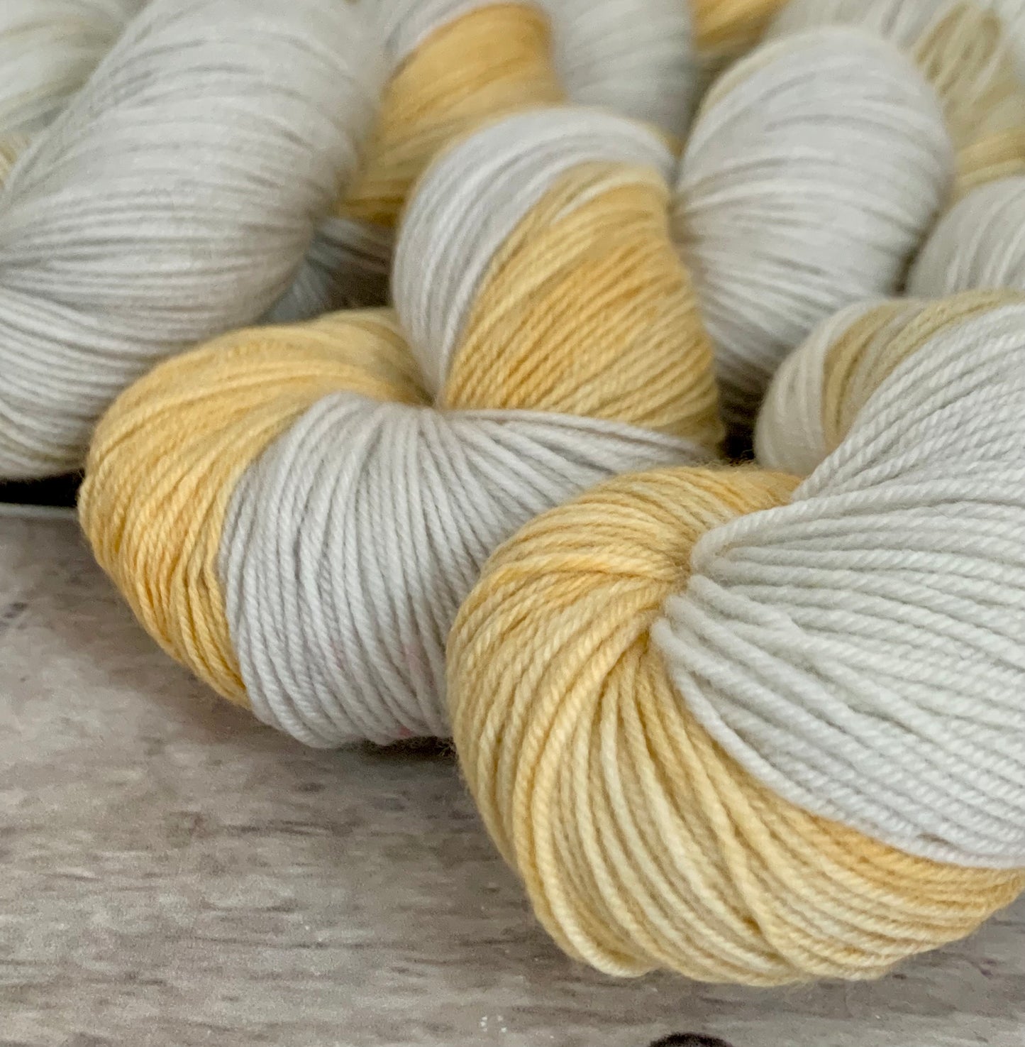 Eggshell + specks ooak - merino/ nylon sock yarn - Darjeeling