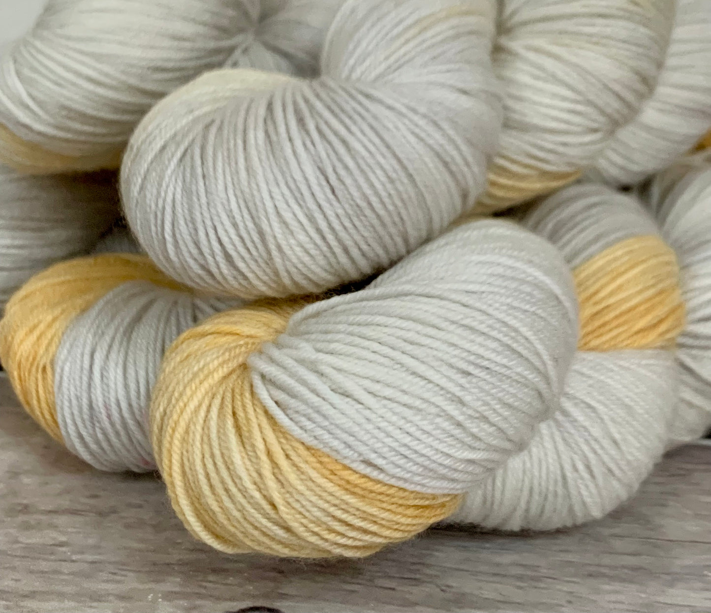 Eggshell + specks ooak - merino/ nylon sock yarn - Darjeeling