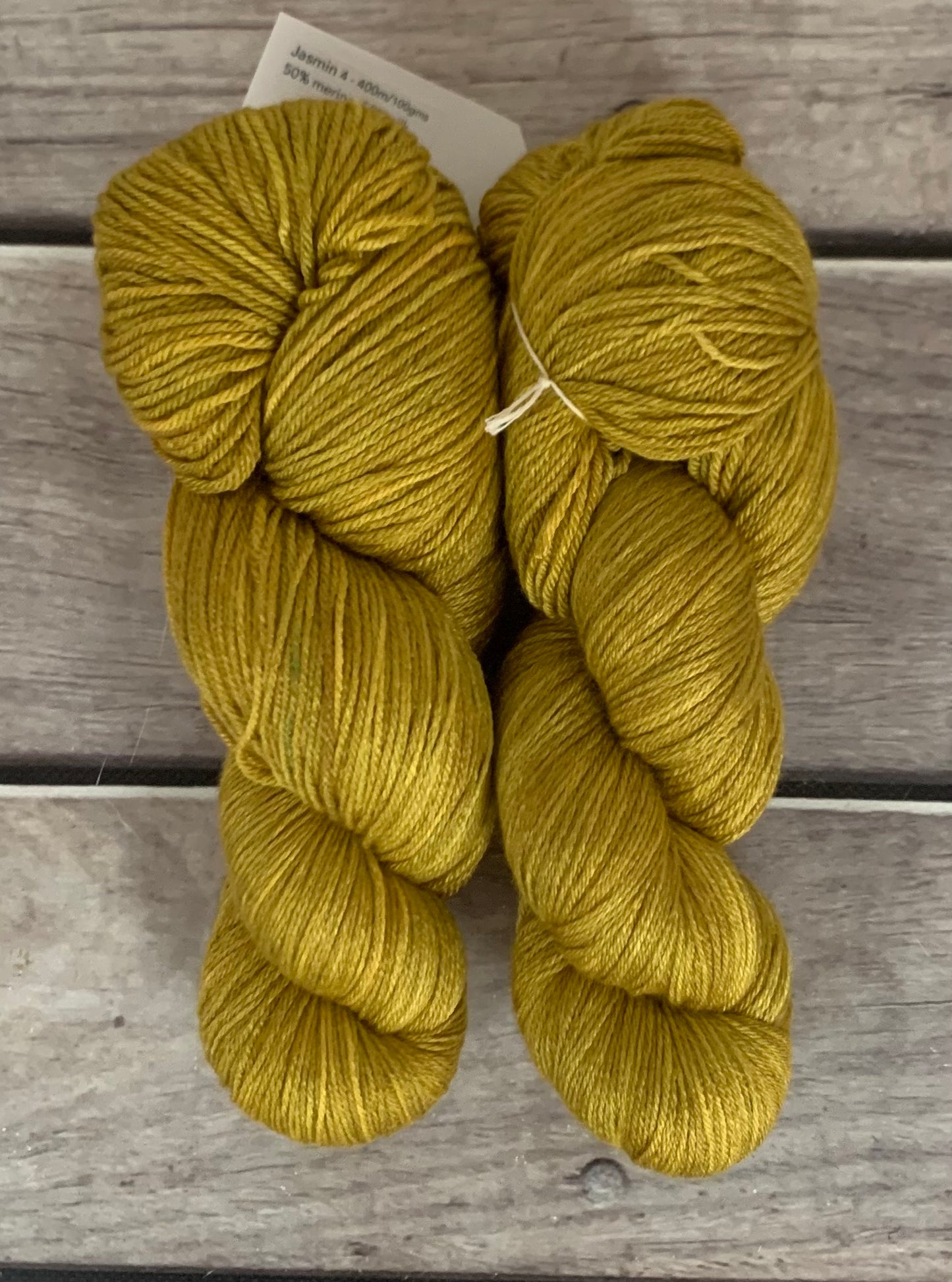 Silvereye Head - 4ply/fingering - silk and merino - Jasmin 4