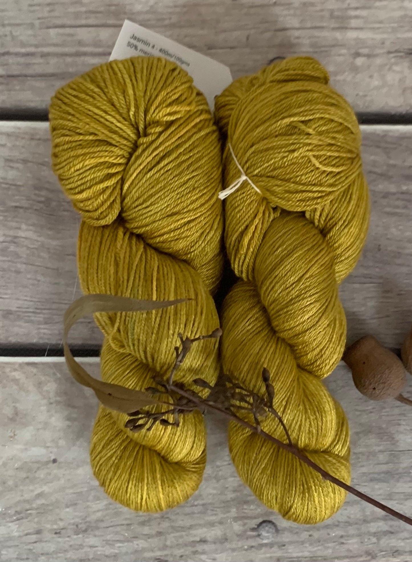 Silvereye Head - 4ply/fingering - silk and merino - Jasmin 4