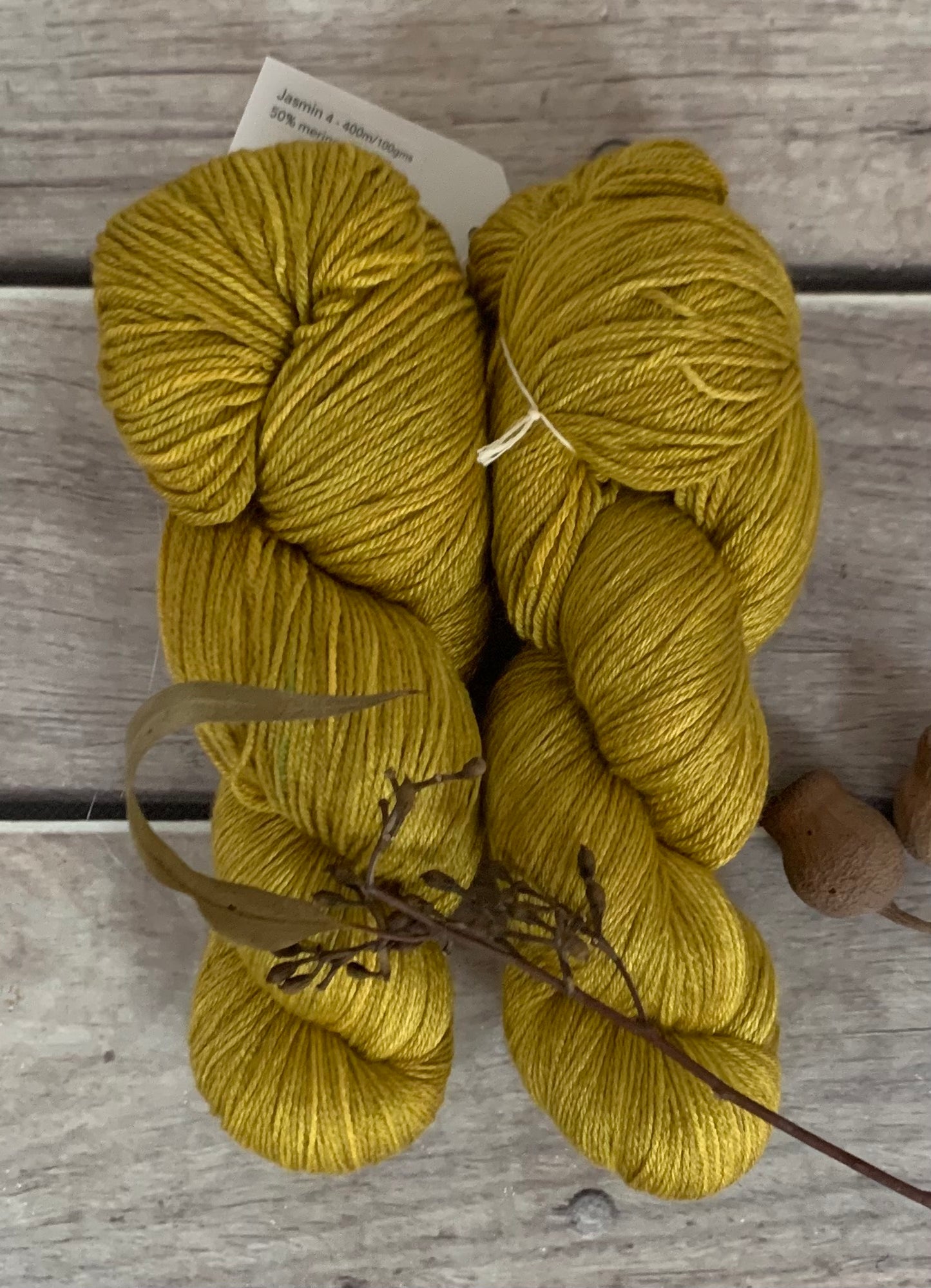 Silvereye Head - 4ply/fingering - silk and merino - Jasmin 4