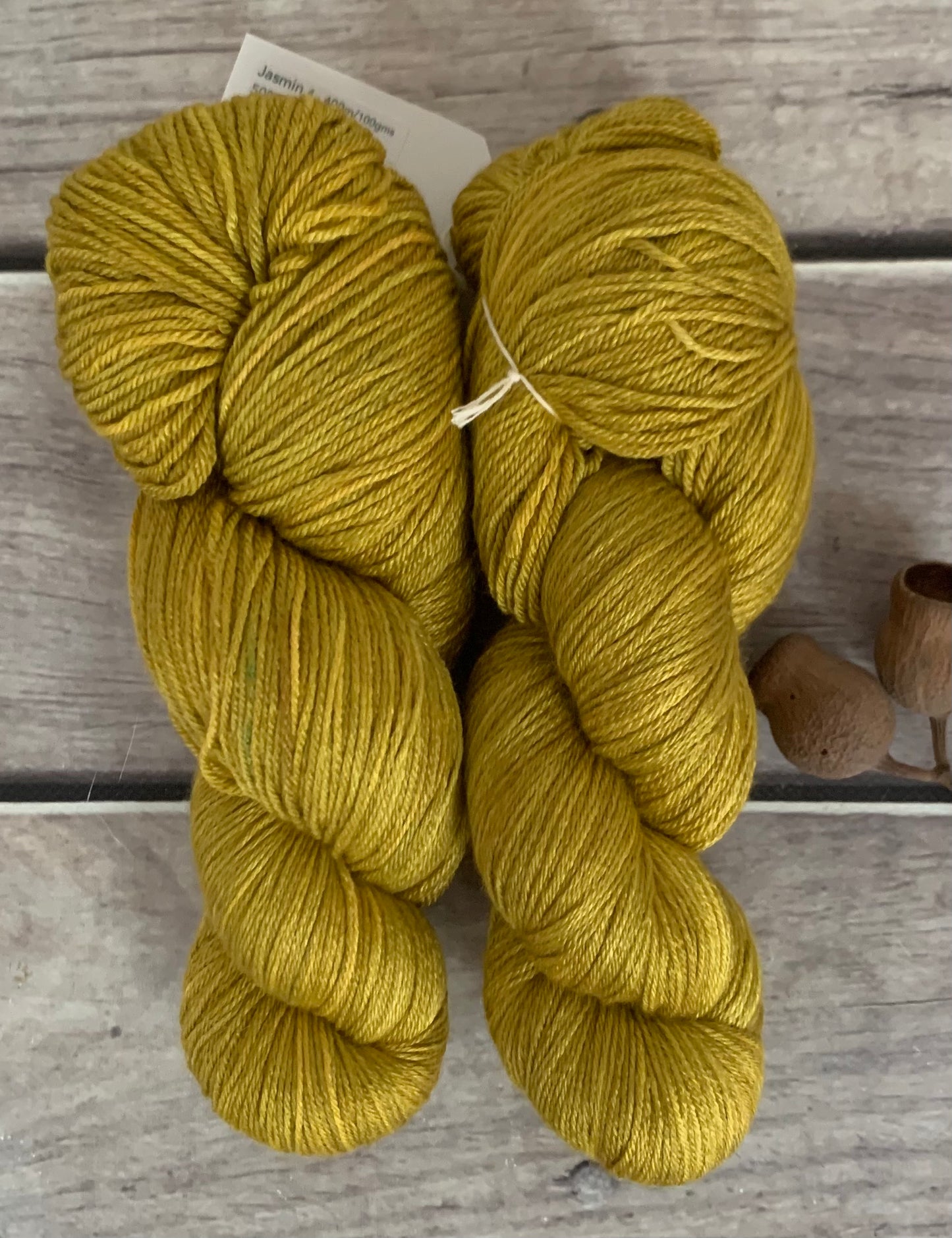 Silvereye Head - 4ply/fingering - silk and merino - Jasmin 4