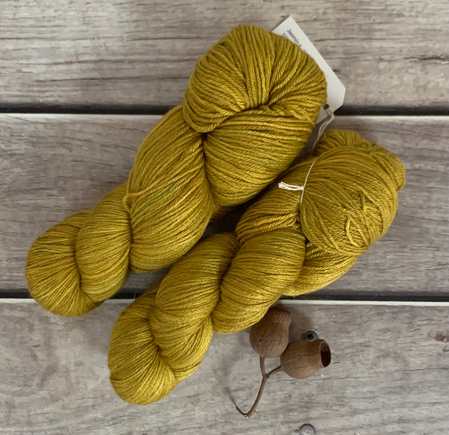 Silvereye Head - 4ply/fingering - silk and merino - Jasmin 4