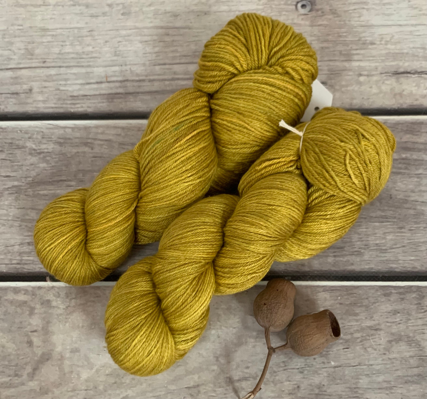 Silvereye Head - 4ply/fingering - silk and merino - Jasmin 4