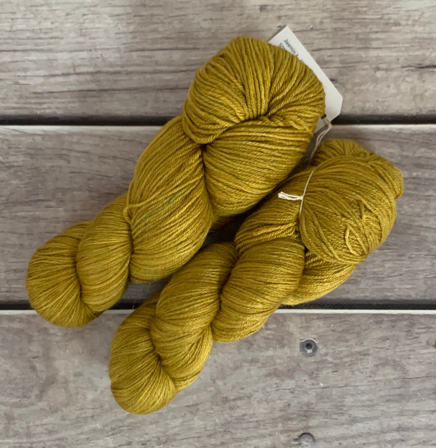 Silvereye Head - 4ply/fingering - silk and merino - Jasmin 4