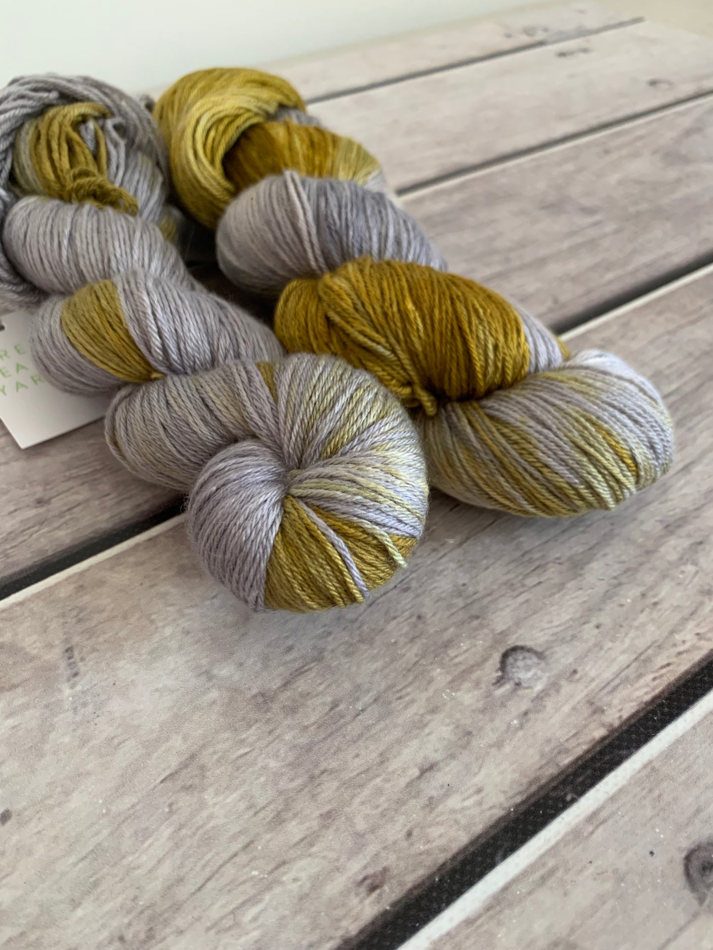 Silvereye Wing - 4 ply in silk and merino - Jasmin 4