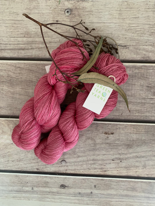 Bonus Pink ooak - Merino/silk - 2 Ply - Jasmin2