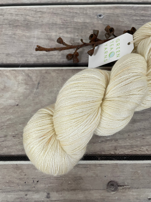 Buttercream - 4ply/fingering - silk and merino - Jasmin 4