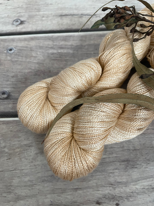 Pale Gold - 4 ply in pure Mulberry silk - Ginseng f