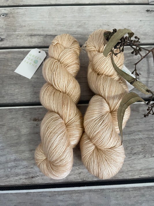 Pale Gold - 4 ply silk/merino singles yarn - Osmanthus