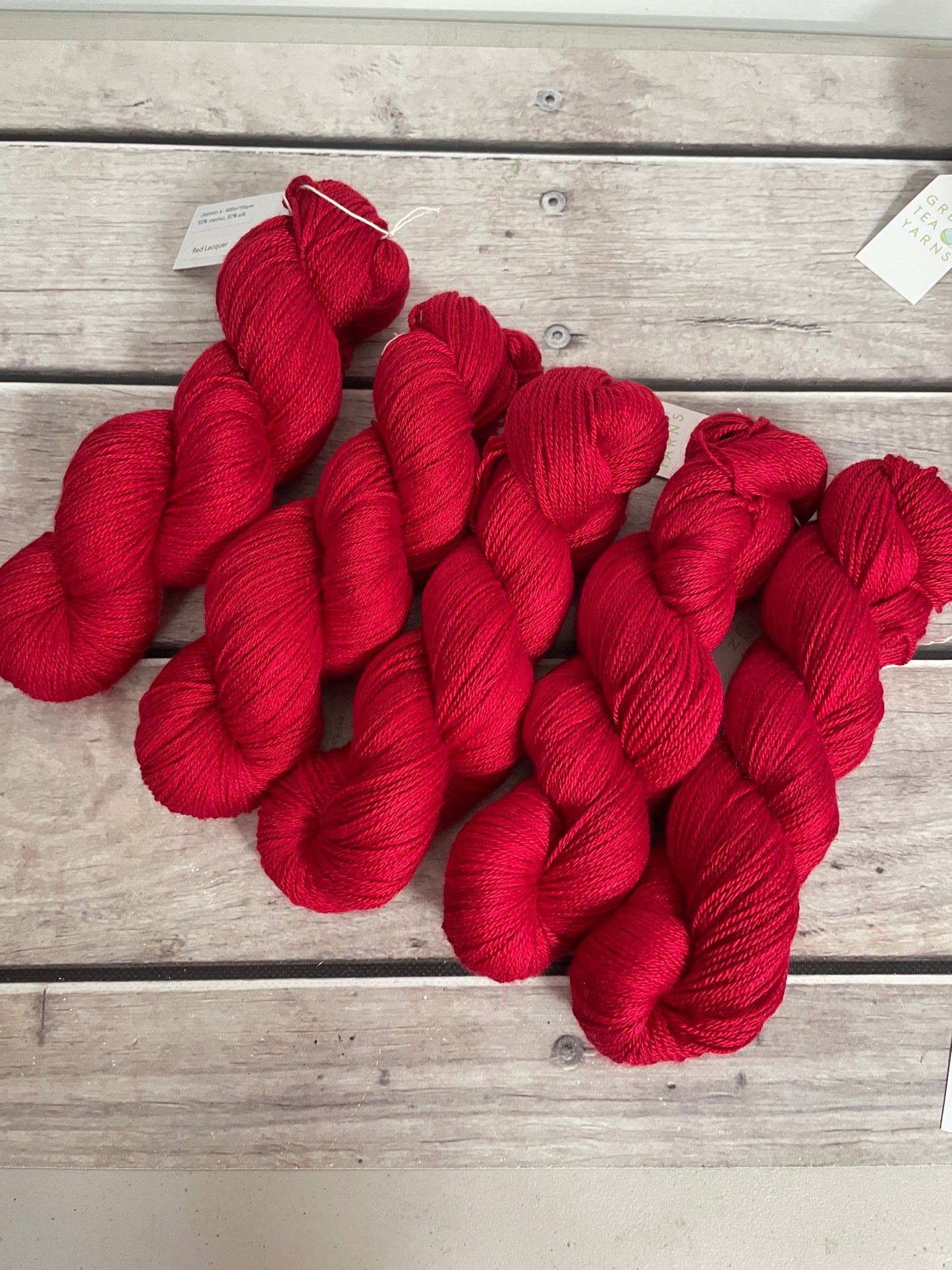 Red Lacquer - 4ply/fingering - silk and merino yarn - Jasmin 4