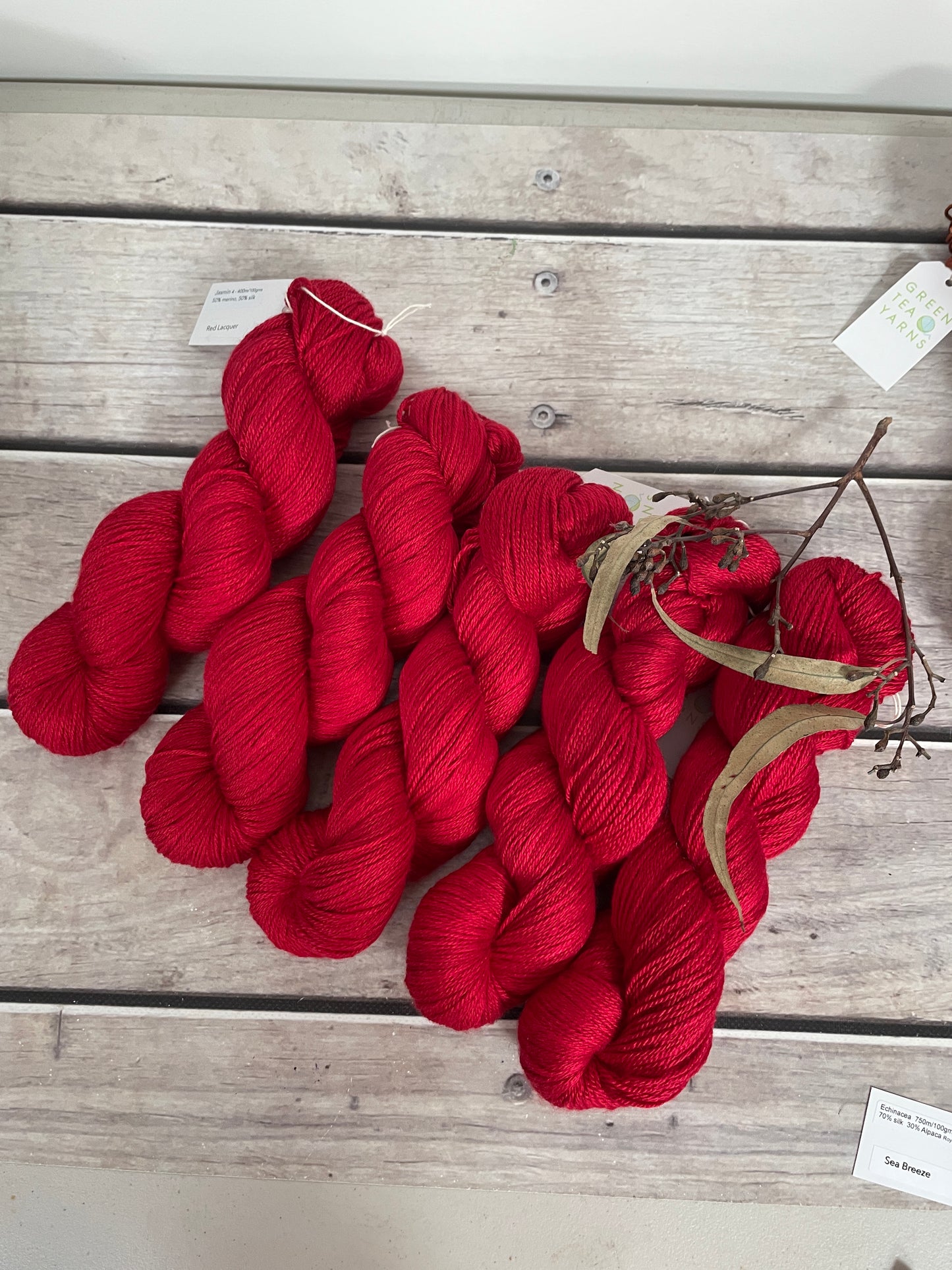 Red Lacquer - 4ply/fingering - silk and merino yarn - Jasmin 4