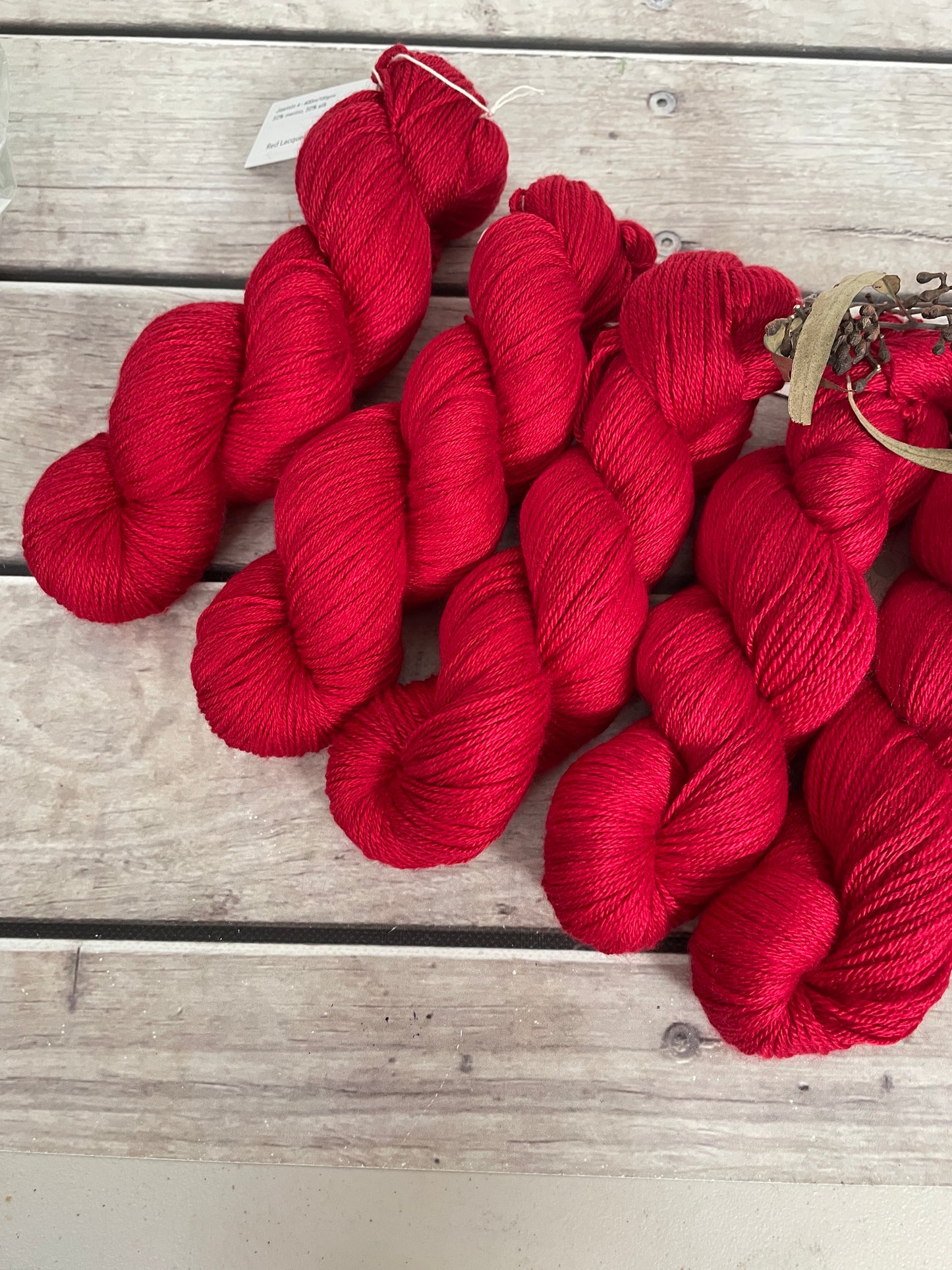 Red Lacquer - 4ply/fingering - silk and merino yarn - Jasmin 4