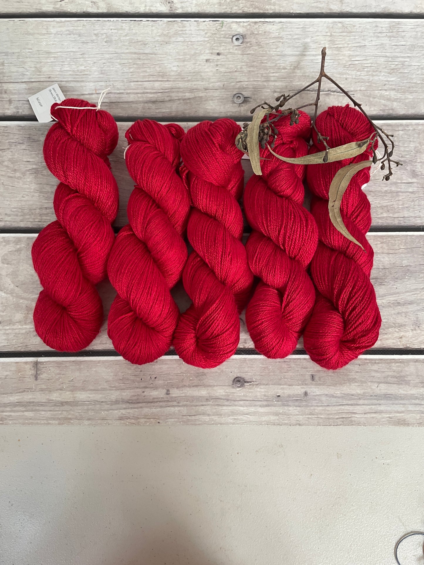 Red Lacquer - 4ply/fingering - silk and merino yarn - Jasmin 4