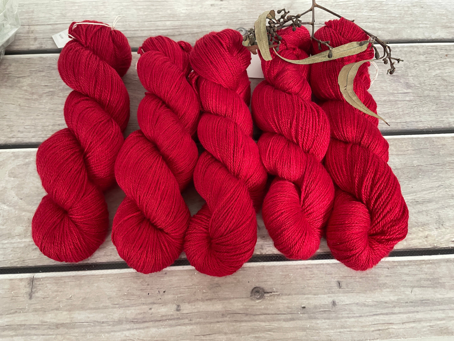 Red Lacquer - 4ply/fingering - silk and merino yarn - Jasmin 4