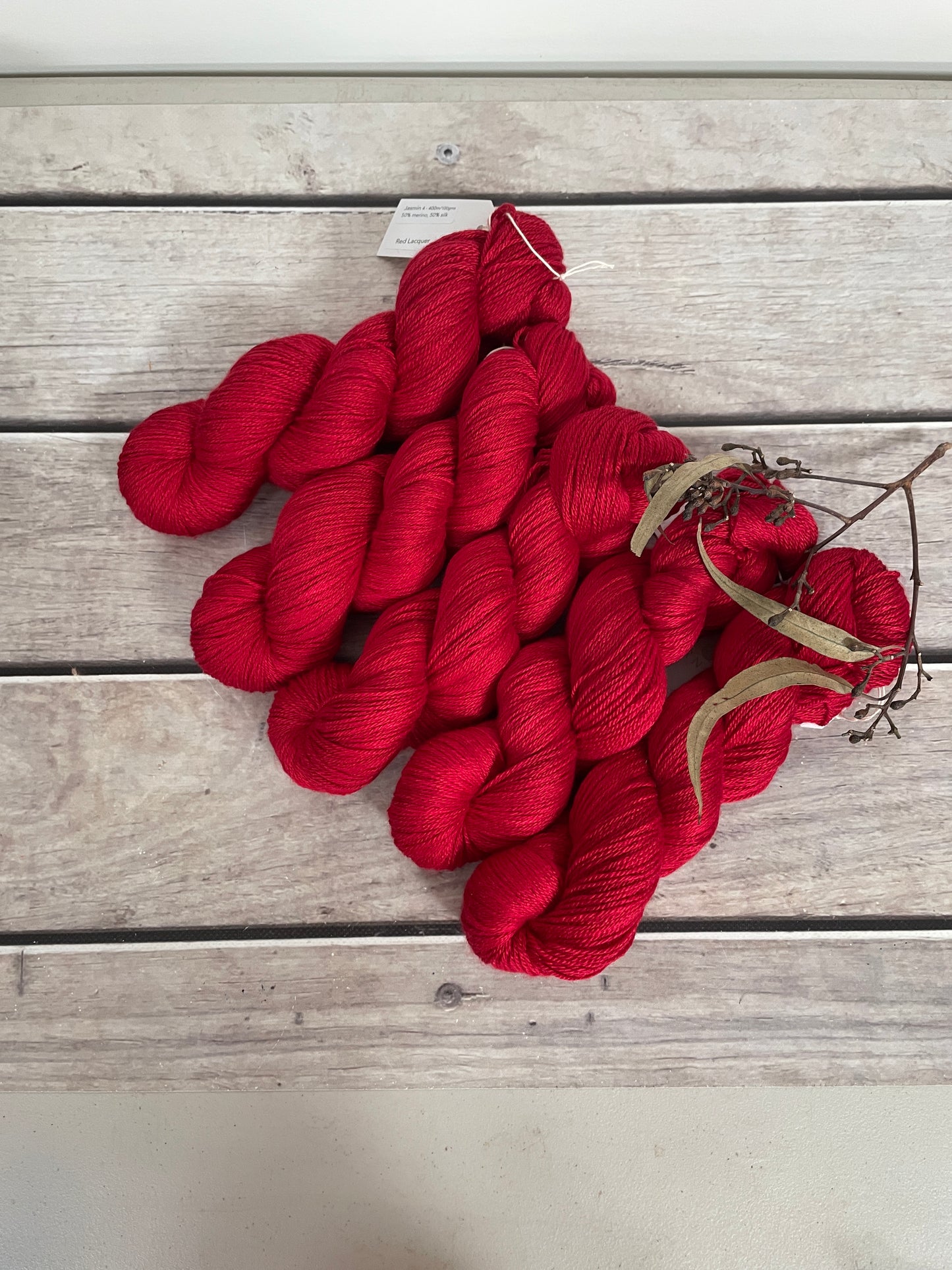 Red Lacquer - 4ply/fingering - silk and merino yarn - Jasmin 4