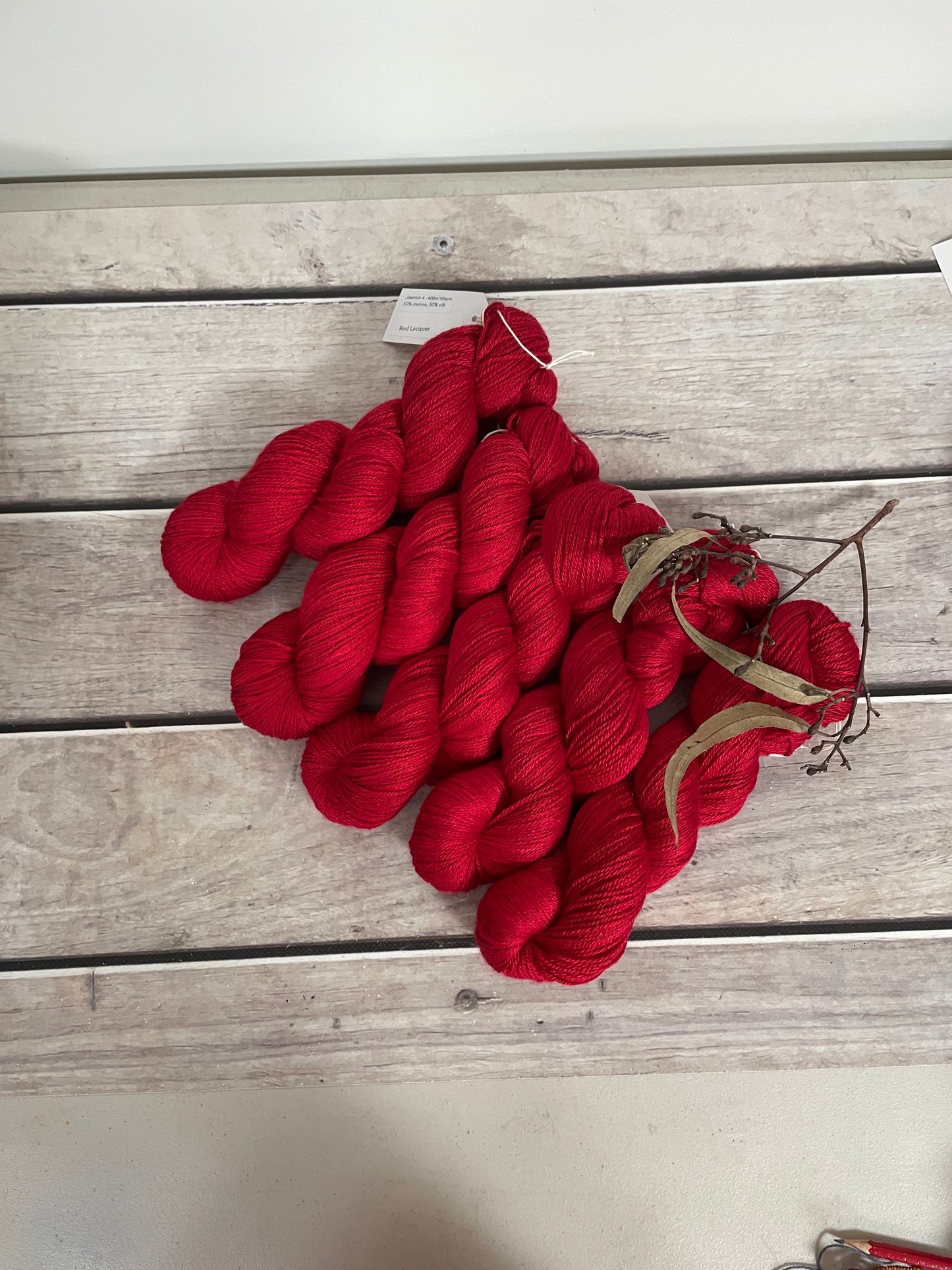 Red Lacquer - 4ply/fingering - silk and merino yarn - Jasmin 4