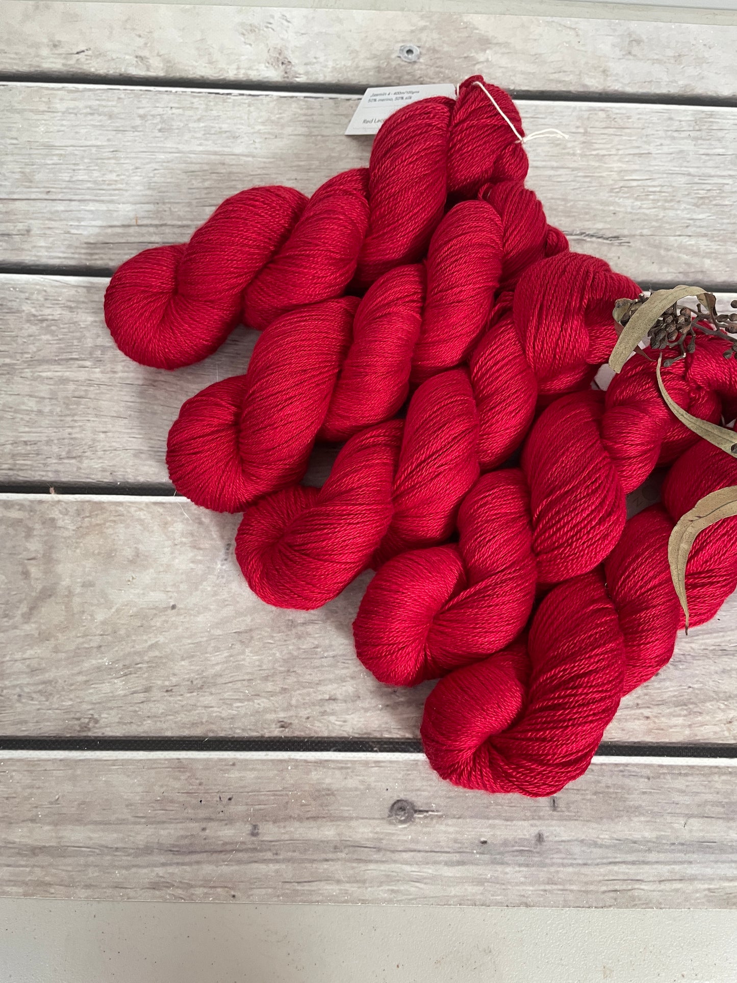 Red Lacquer - 4ply/fingering - silk and merino yarn - Jasmin 4