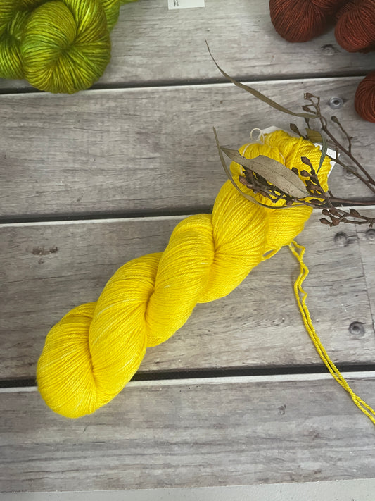 You are my Sunshine - 4ply/fingering - silk and merino - Jasmin 4