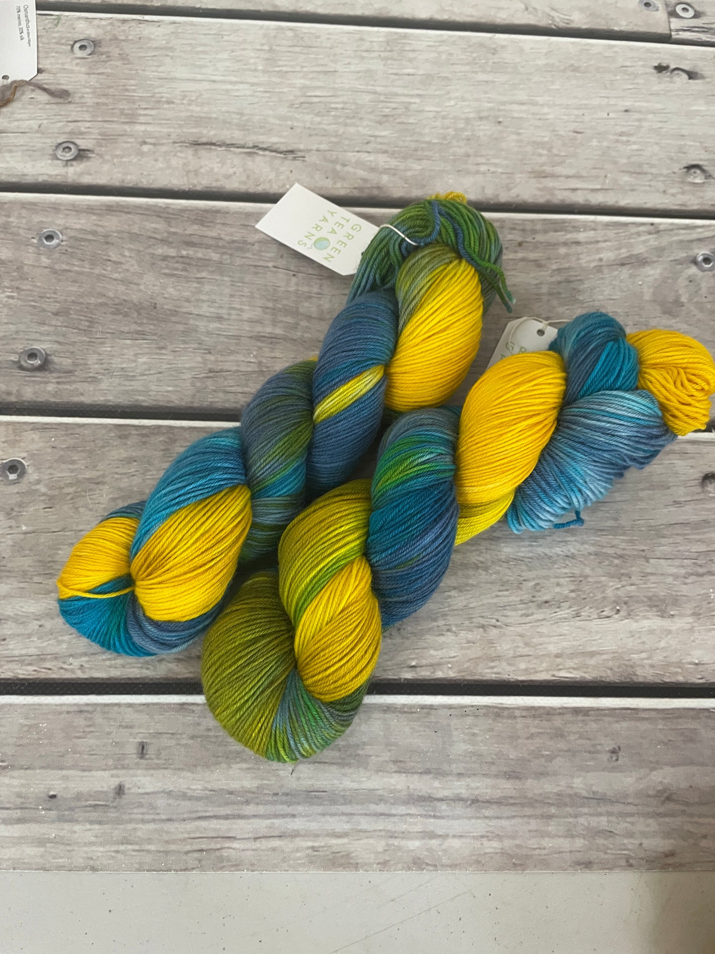 Sunburst ooak - sock yarn in merino and nylon - Darjeeling