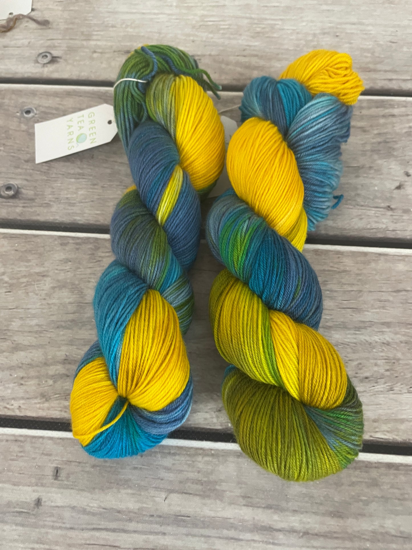 Sunburst ooak - sock yarn in merino and nylon - Darjeeling