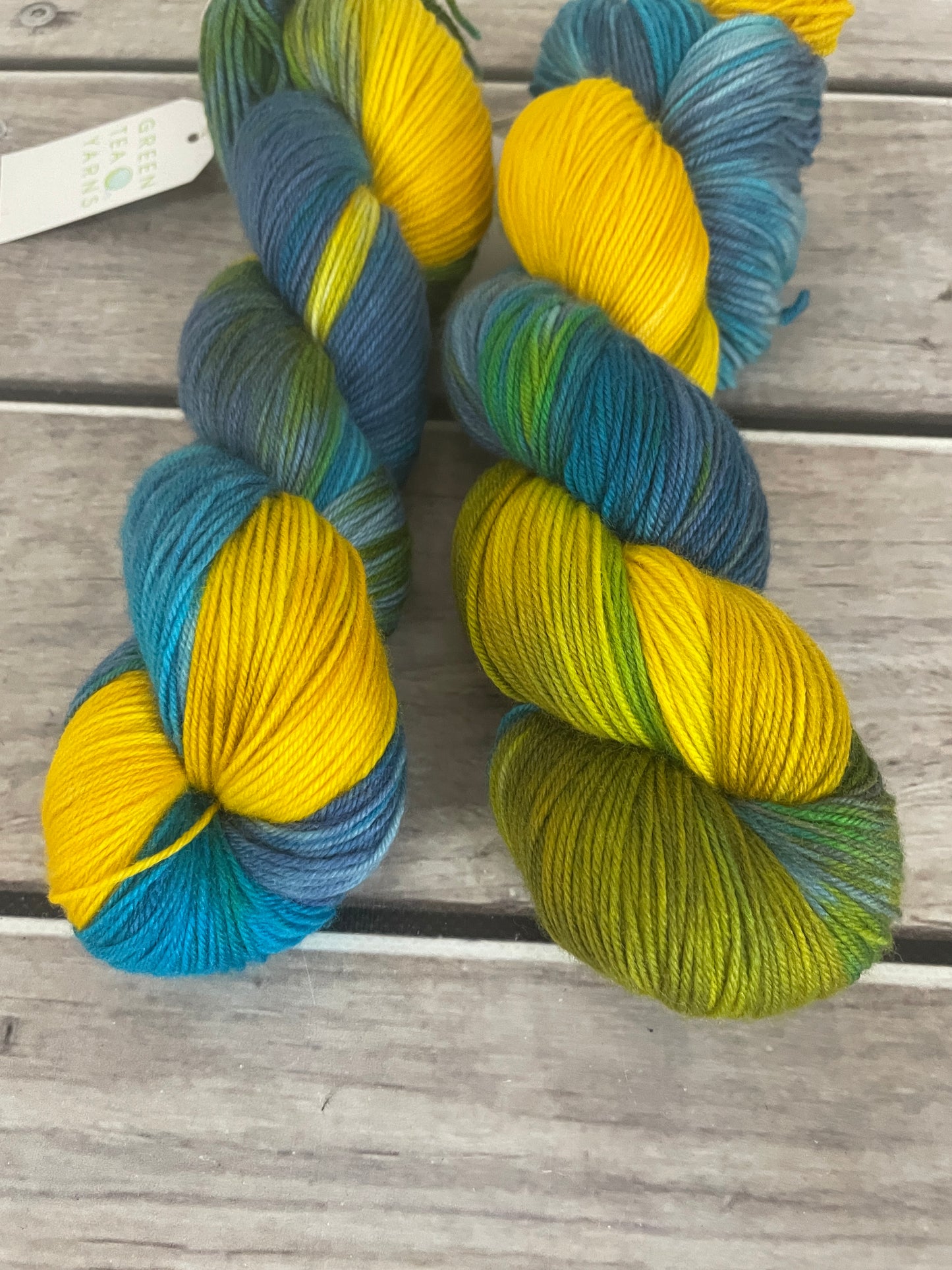 Sunburst ooak - sock yarn in merino and nylon - Darjeeling