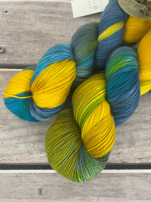 Sunburst ooak - sock yarn in merino and nylon - Darjeeling