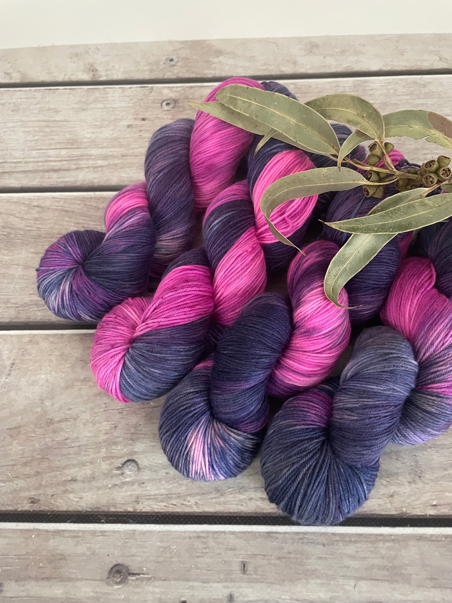 Evening Blossom ooak - sock yarn in merino and nylon - Darjeeling