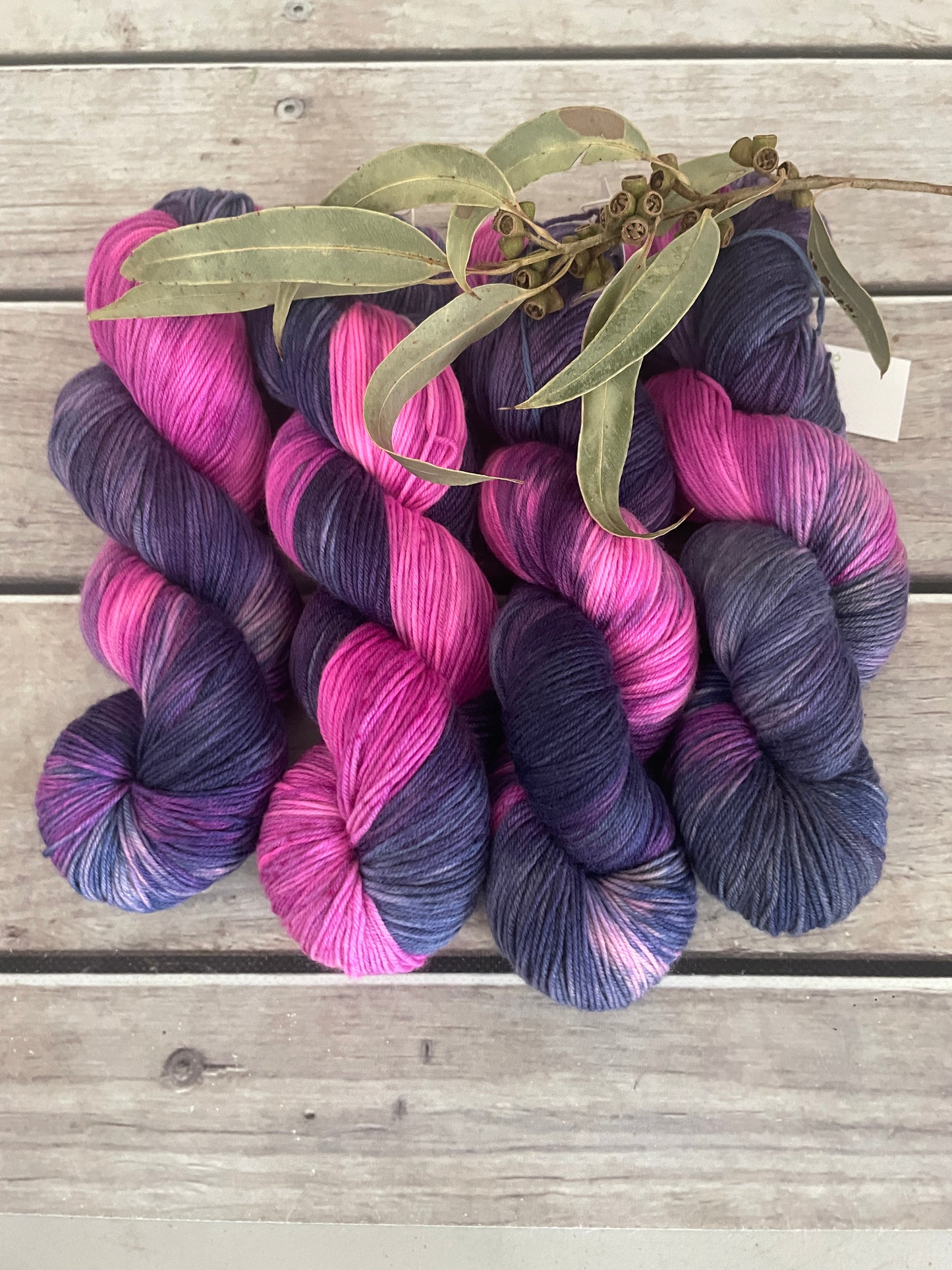 Evening Blossom ooak - sock yarn in merino and nylon - Darjeeling