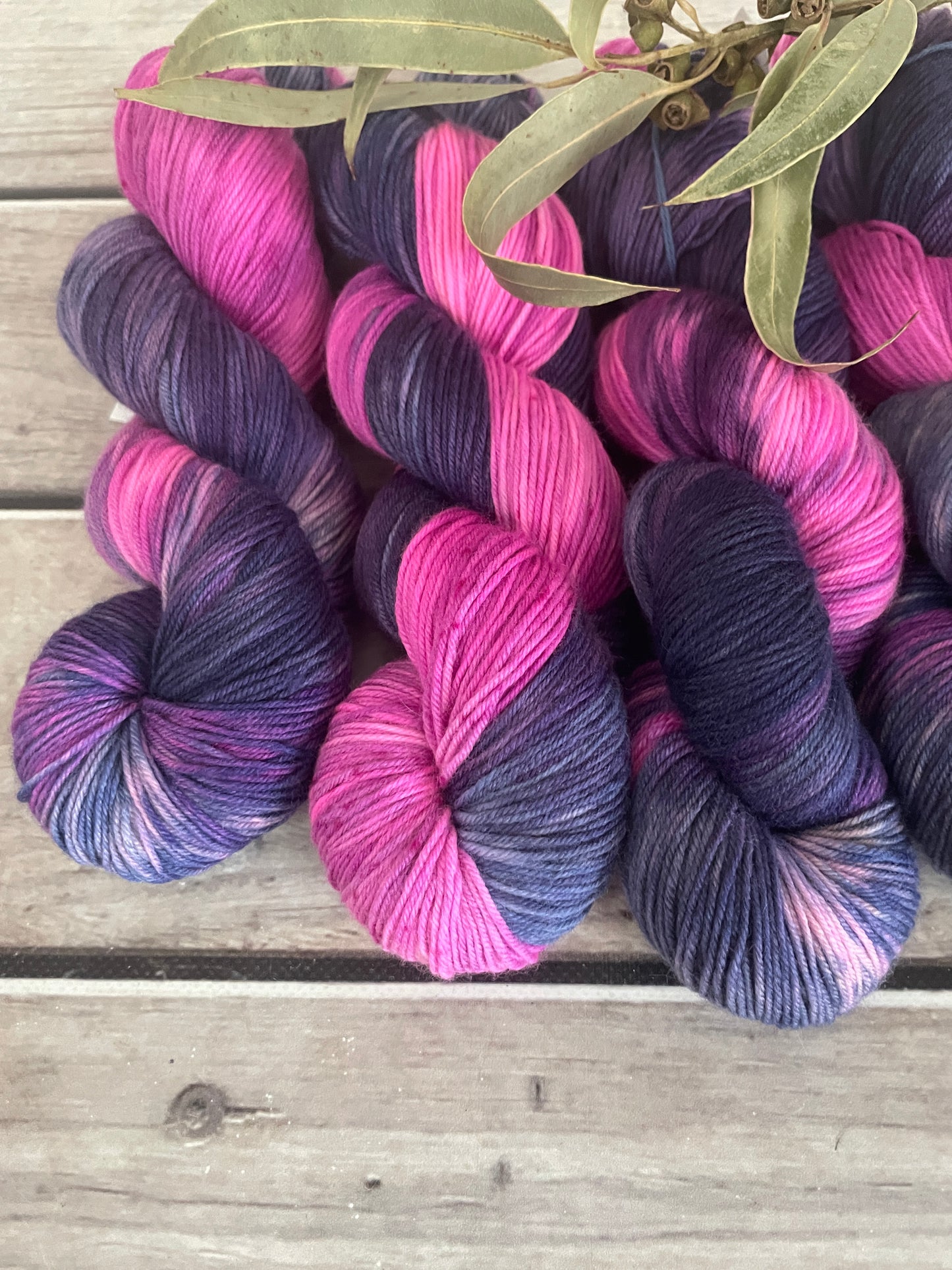 Evening Blossom ooak - sock yarn in merino and nylon - Darjeeling