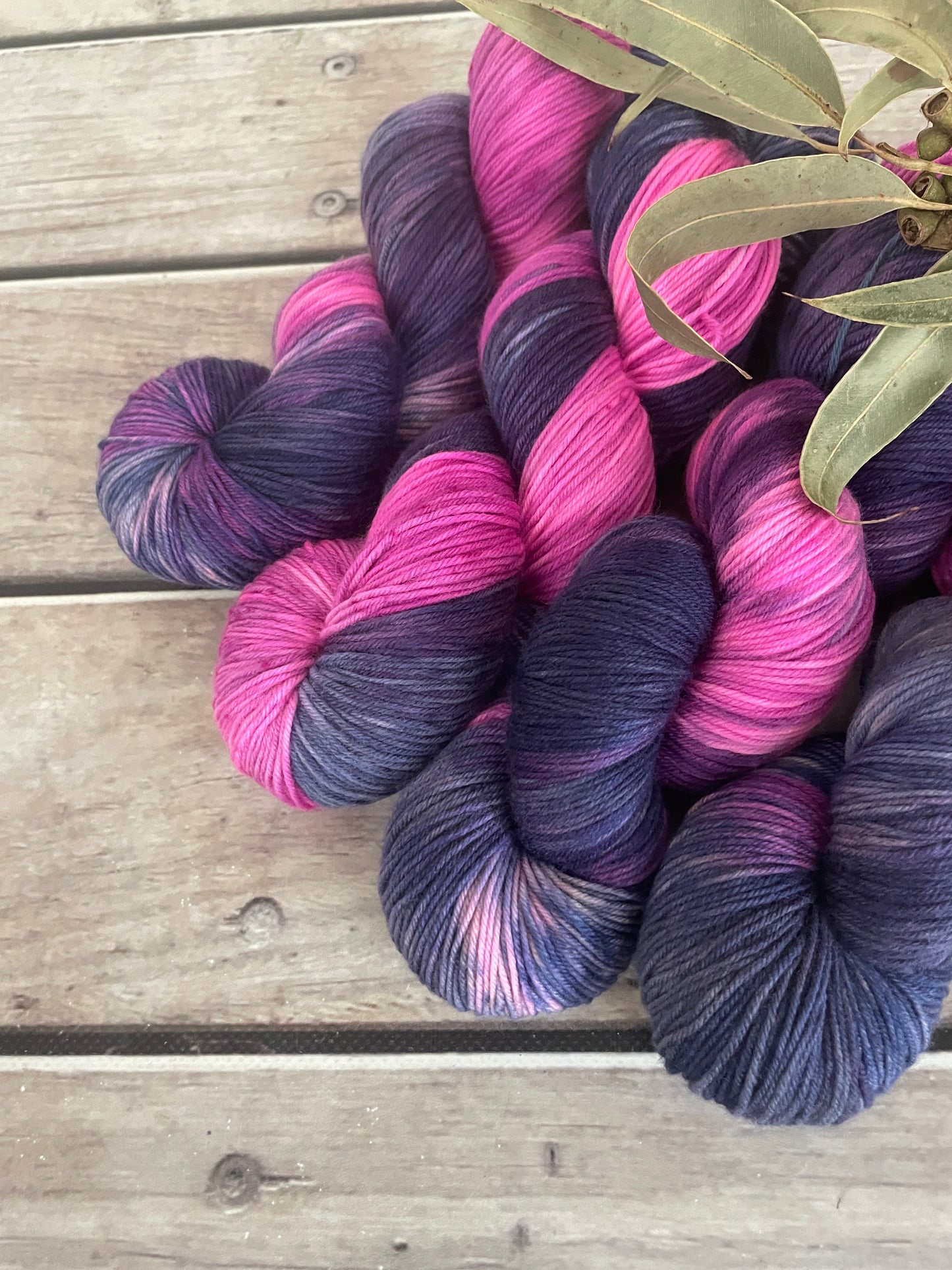 Evening Blossom ooak - sock yarn in merino and nylon - Darjeeling