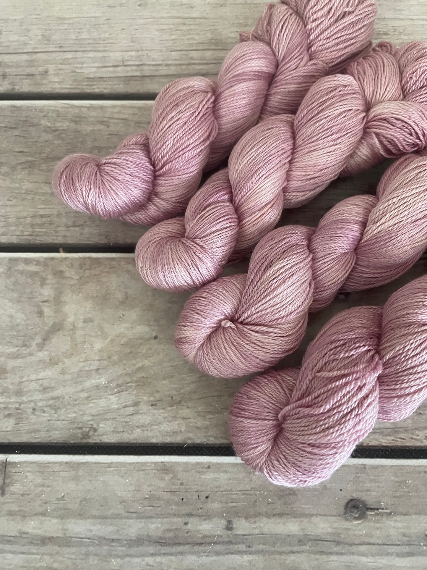 Soft Rose - 4 ply in silk and merino - White Cloud