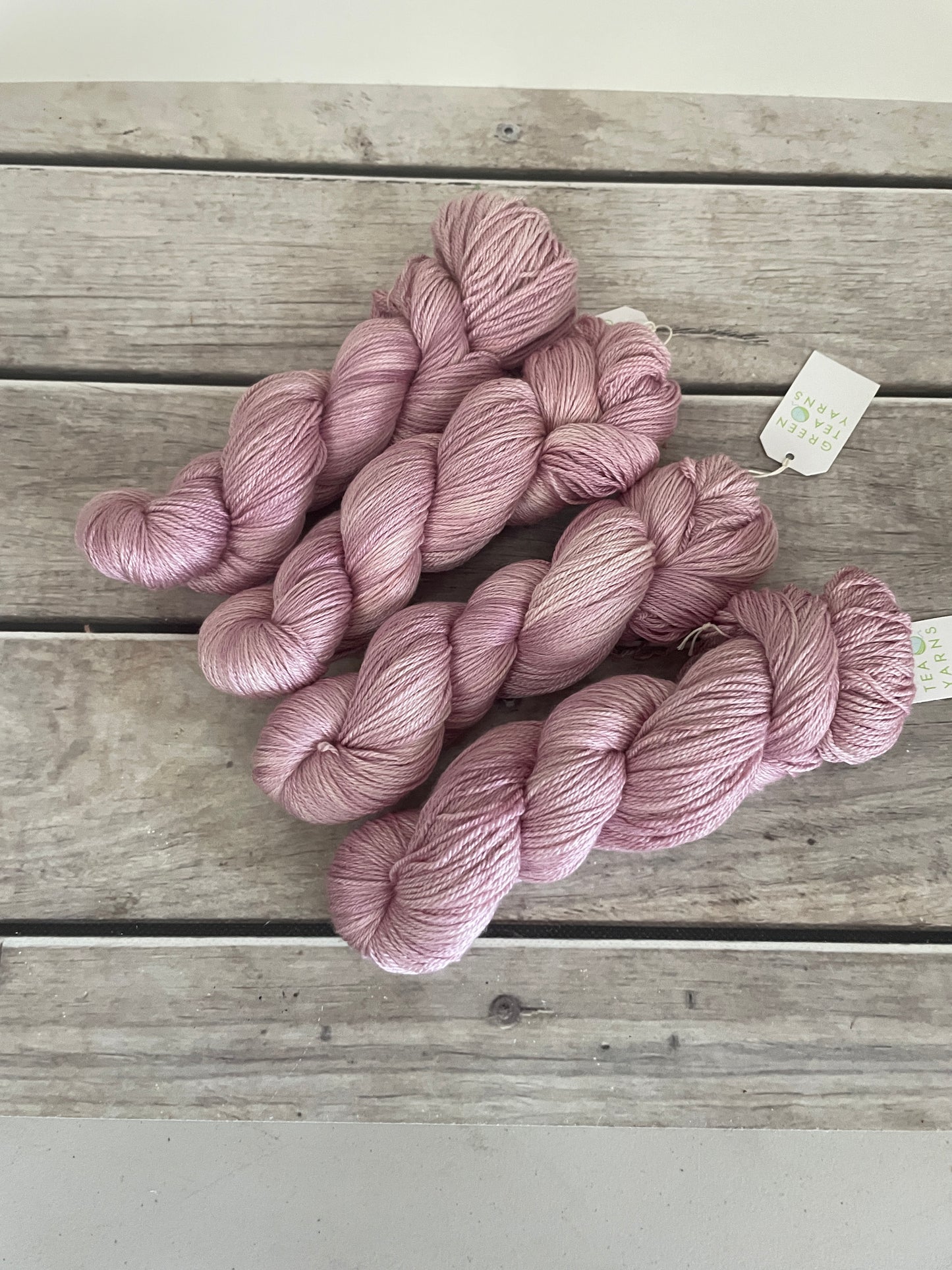 Soft Rose - 4 ply in silk and merino - White Cloud