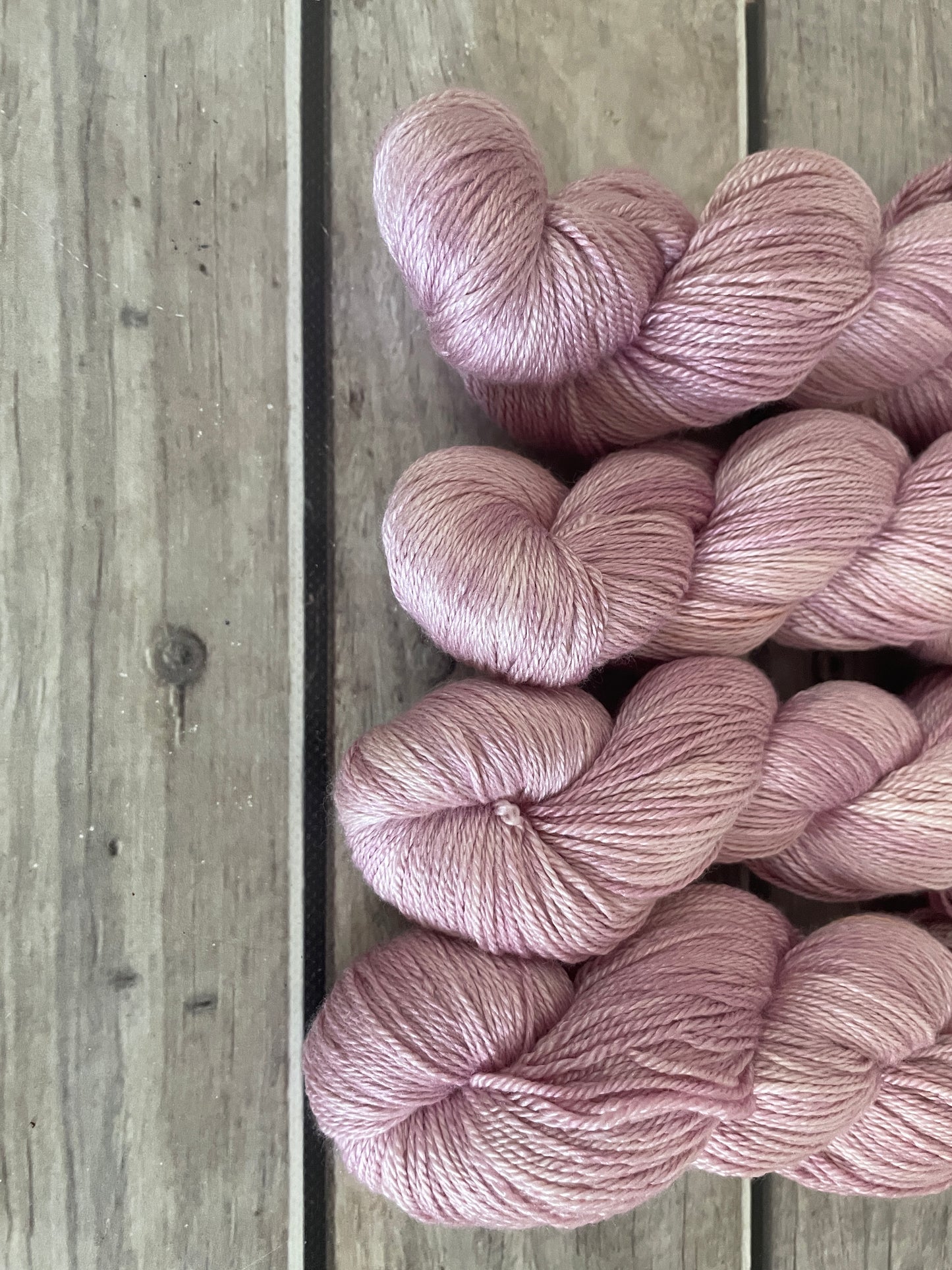 Soft Rose - 4 ply in silk and merino - White Cloud