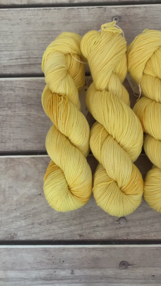 Egg Yolk ooak - sock yarn in merino and nylon - Darjeeling